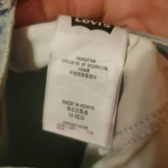 Girls Distressed Levi Shorts New Without Tags - Picture 3 of 7